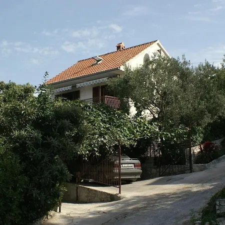 Seaside House Mavarstica, Ciovo - 2788 度假居 *