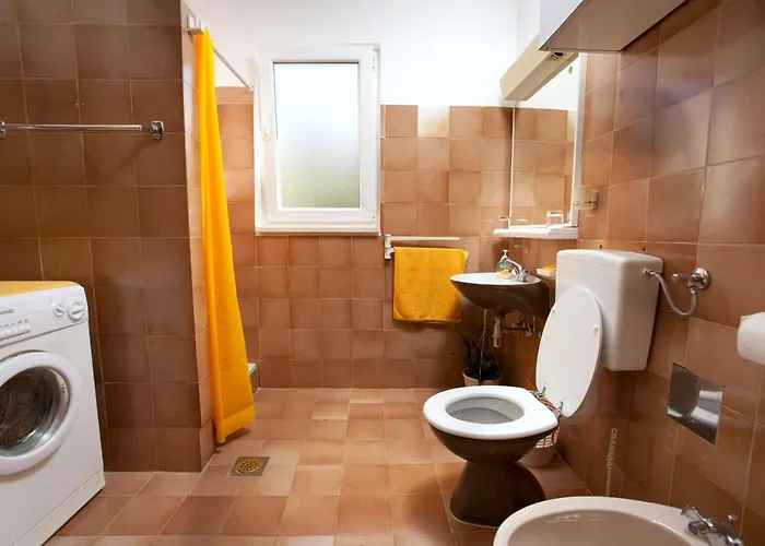 Seaside House Mavarstica, Ciovo - 2788 度假居 *