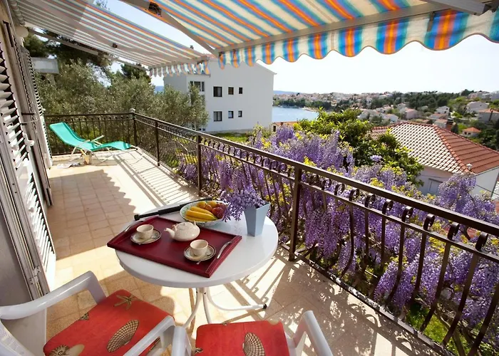 Seaside House Mavarstica, Ciovo - 2788 度假居 *